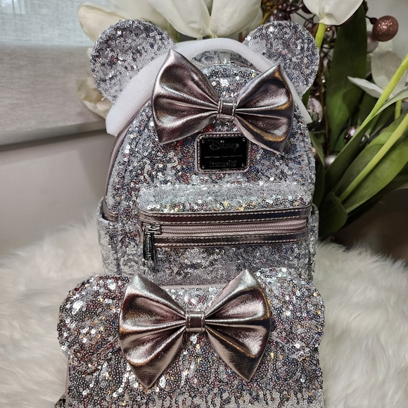 Loungefly Disney Minnie Mouse Silver and Pink Sequin Mini Backpack& Wallet - Picture 2 of 8
